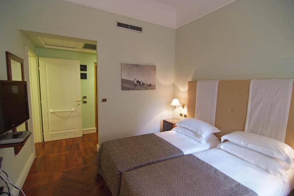 Grand Hotel Piazza Borsa 26