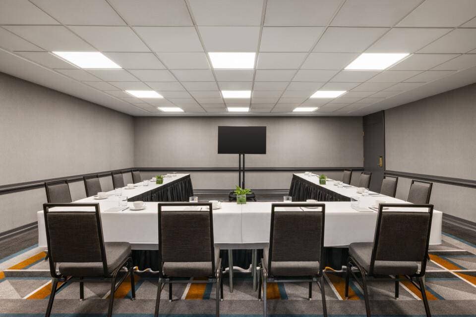 Crowne Plaza Louisville Airport Expo Ctr 41