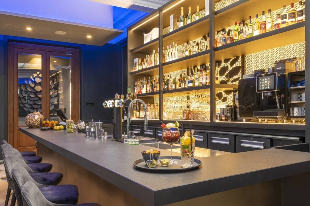 Best Western Premier Le Chapître 11
