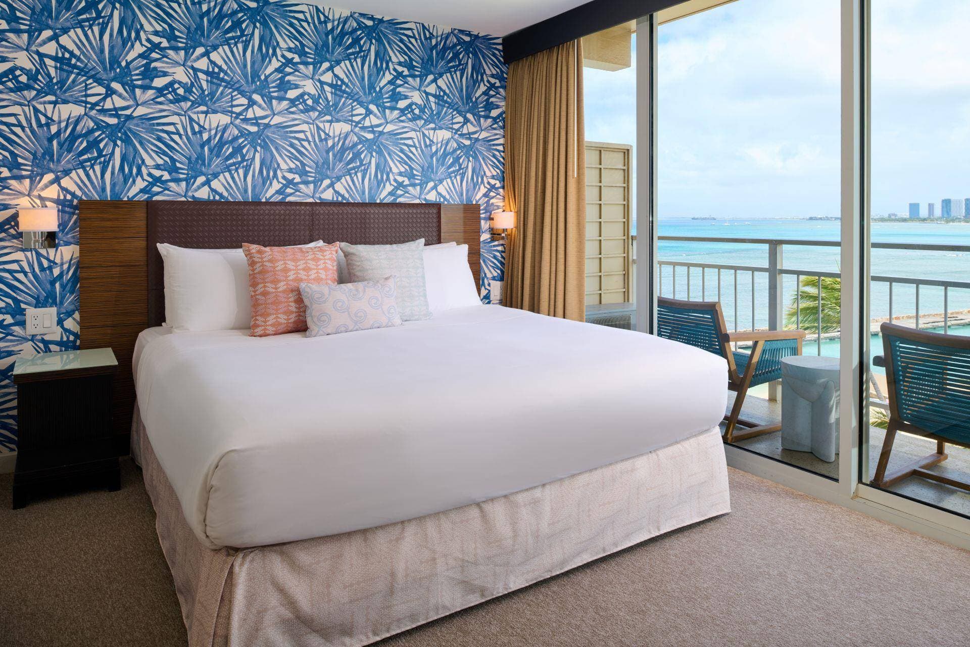 Kaimana Beach Hotel 12