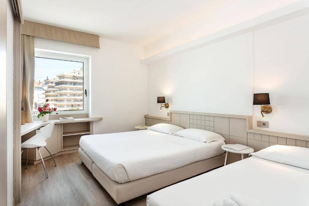 Hotel Carlo Felice 15