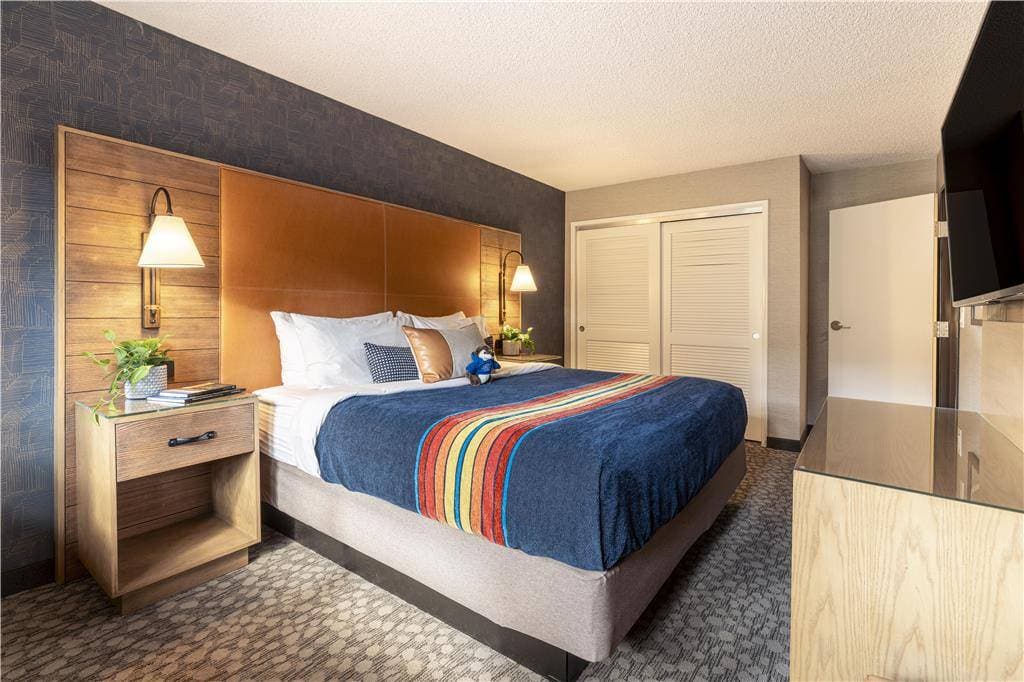 Guest Room at Riverhouse Lodge