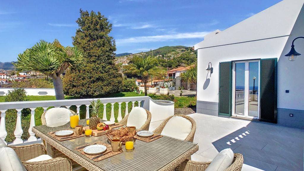 Avocado Villa 7