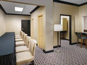 Hilton Charlotte University Place 8