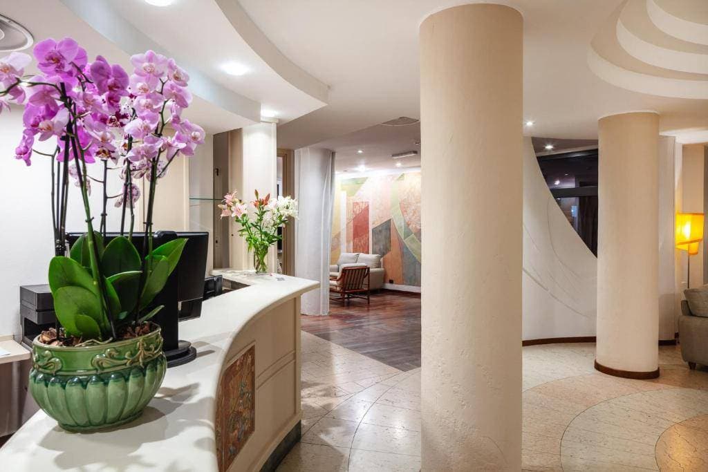 Hotel Carlo Felice 8