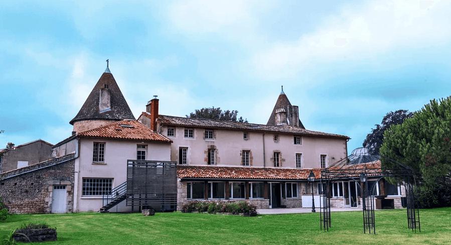 Le Logis de l'Hostellerie de l'Abbaye 1