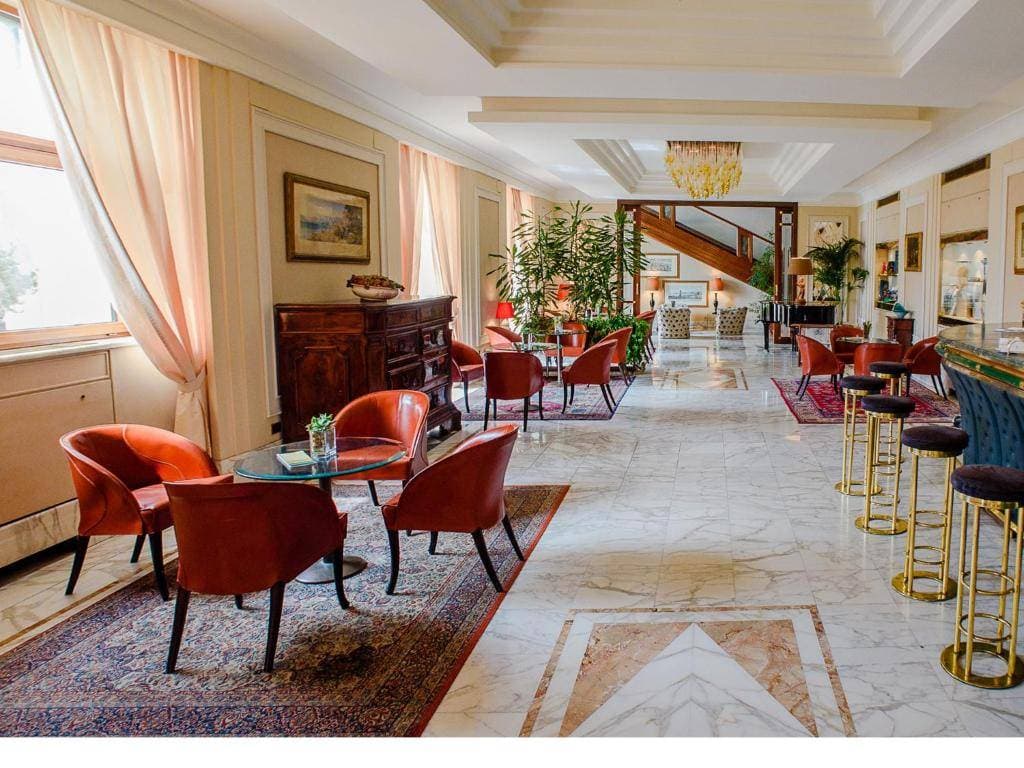 Grand Hotel Vesuvio 9