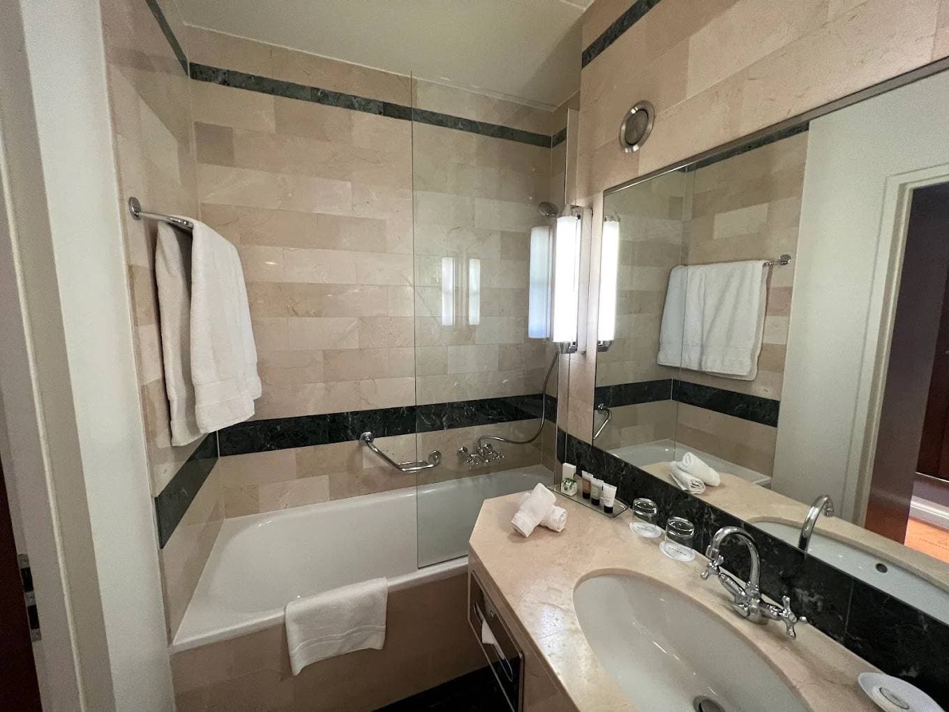 Hôtel Warwick Genève 10