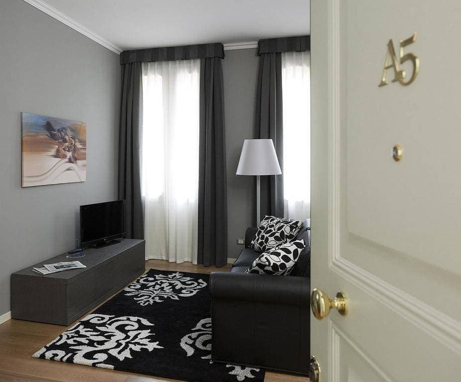Palace Suite 22