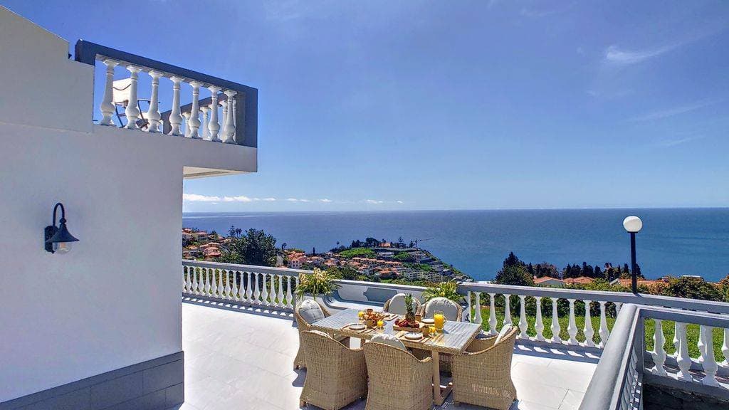 Avocado Villa 8