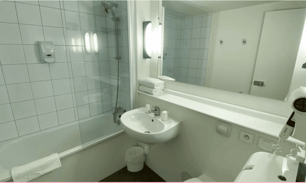 Kyriad Direct Roanne 3
