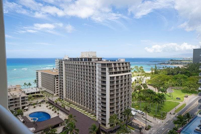 Embassy Suites Waikiki Beach Walk 20
