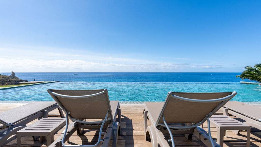 Acqua Sensation Suites by LovelyStay 52