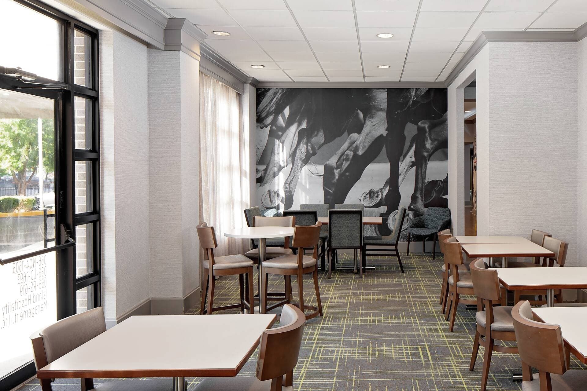 Hampton Inn Louisville Downtown 4