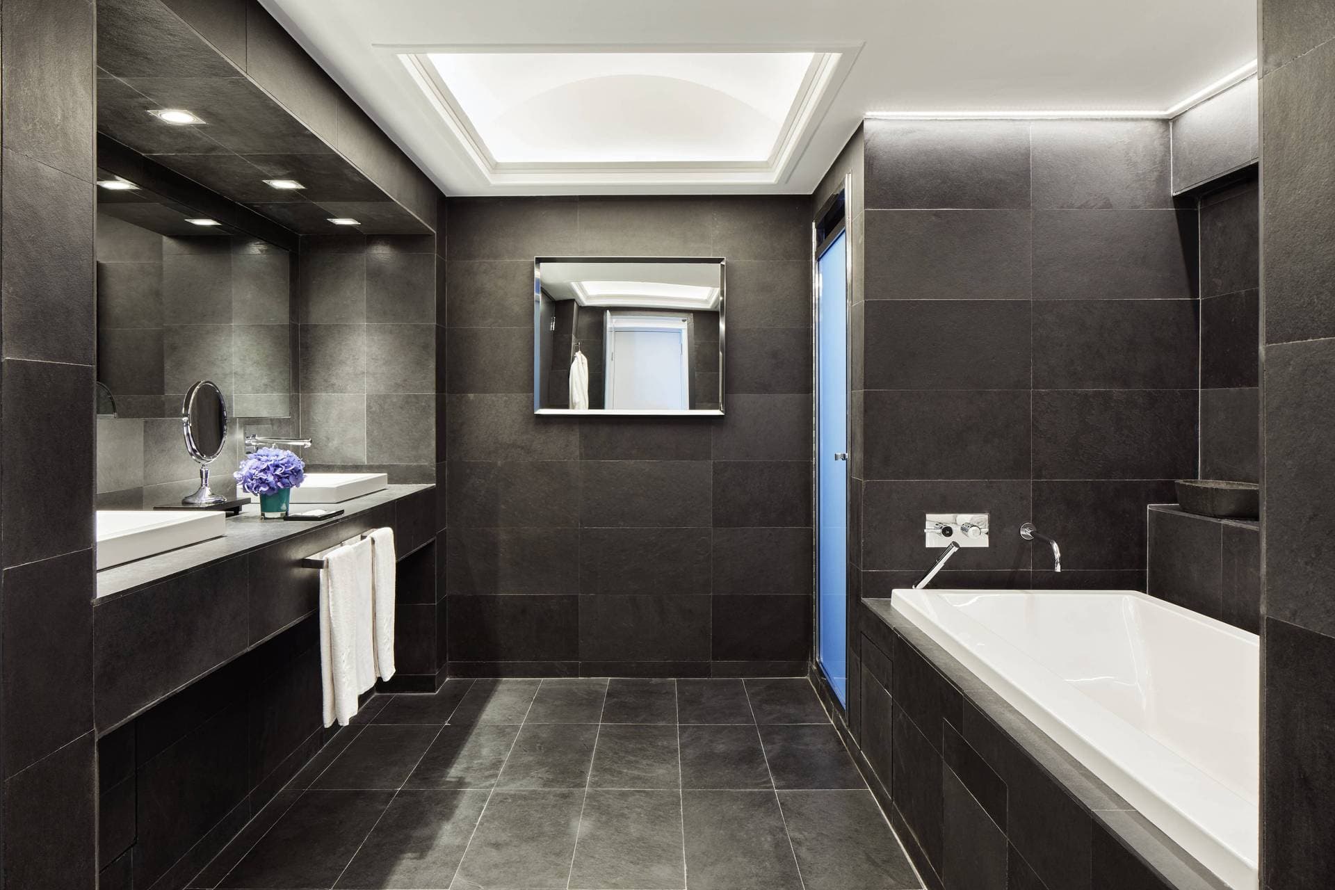 Hotel Arts  32