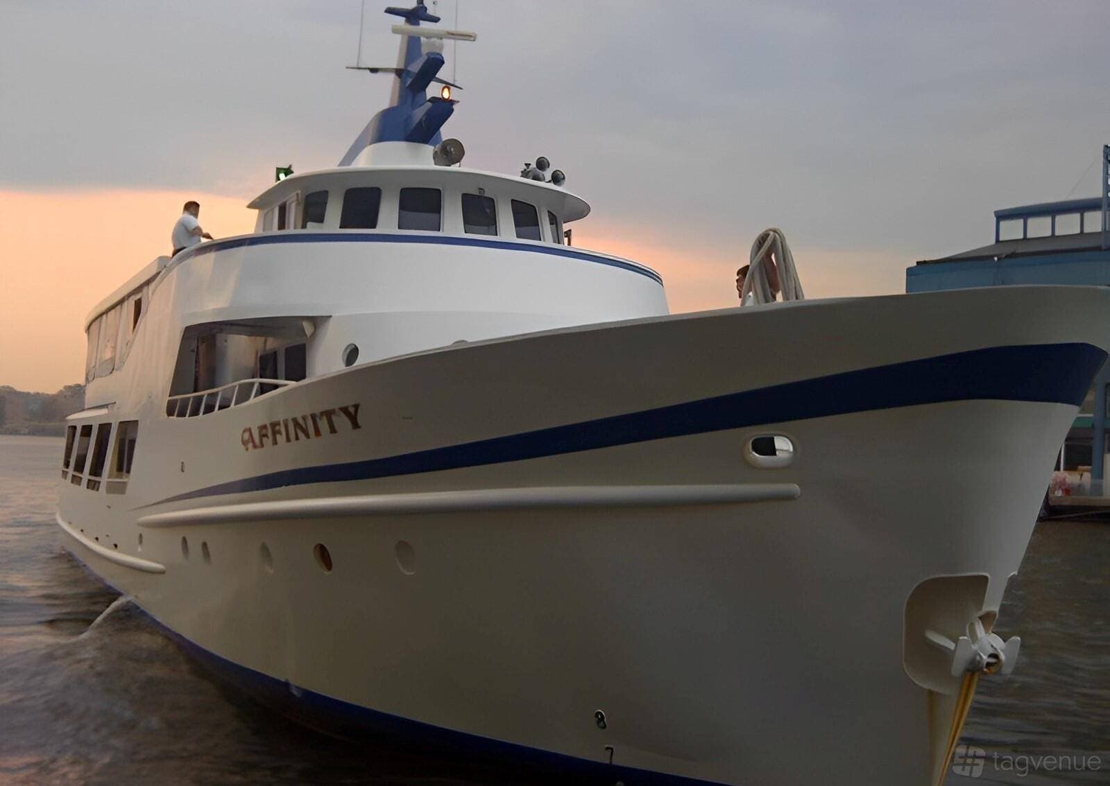 Del Rio Yacht Charter 1