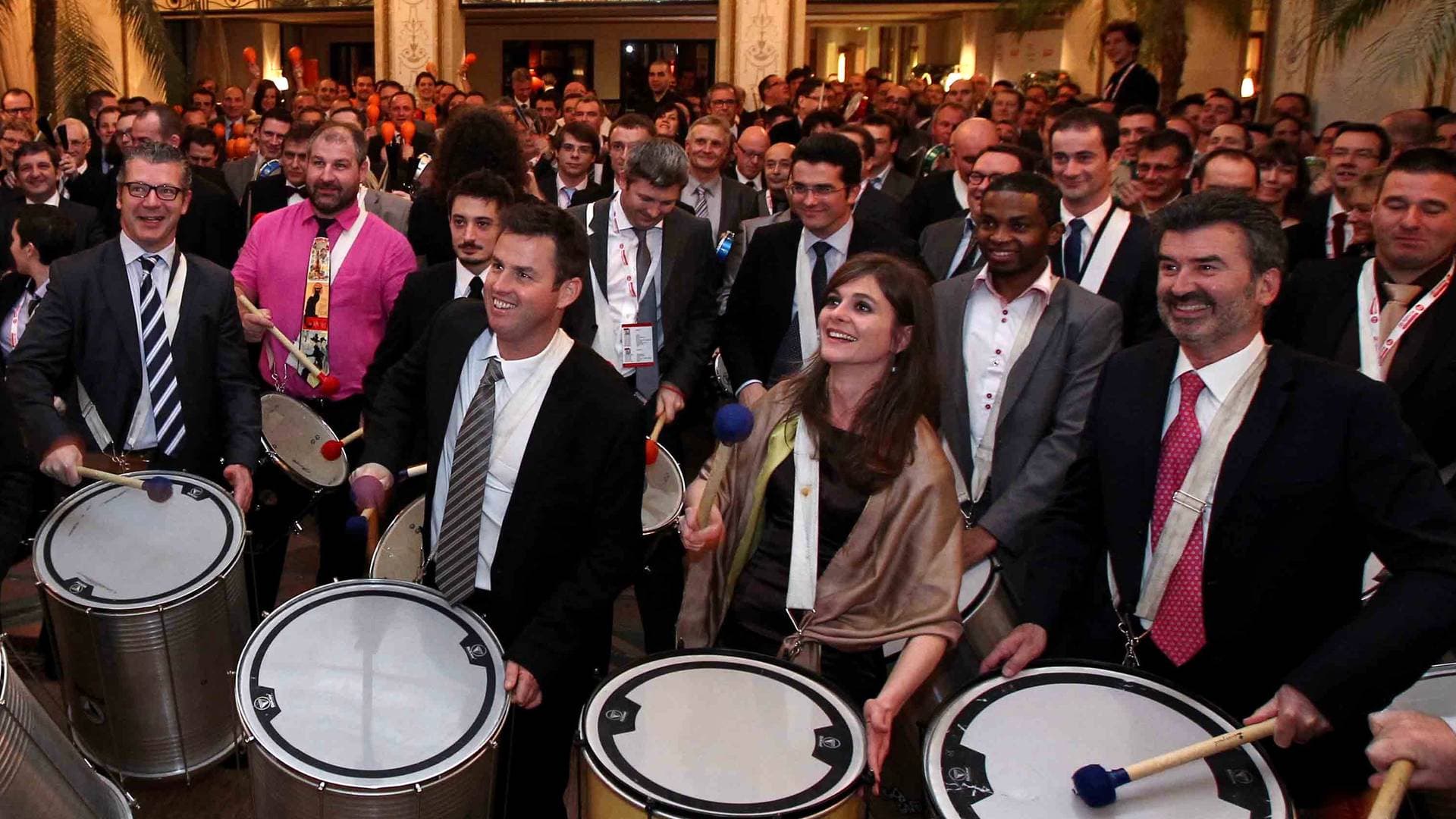Team building musical en hôtel – animation percussions pour 250 participants, alliant énergie collective, cohésion et expérience corporate premium.