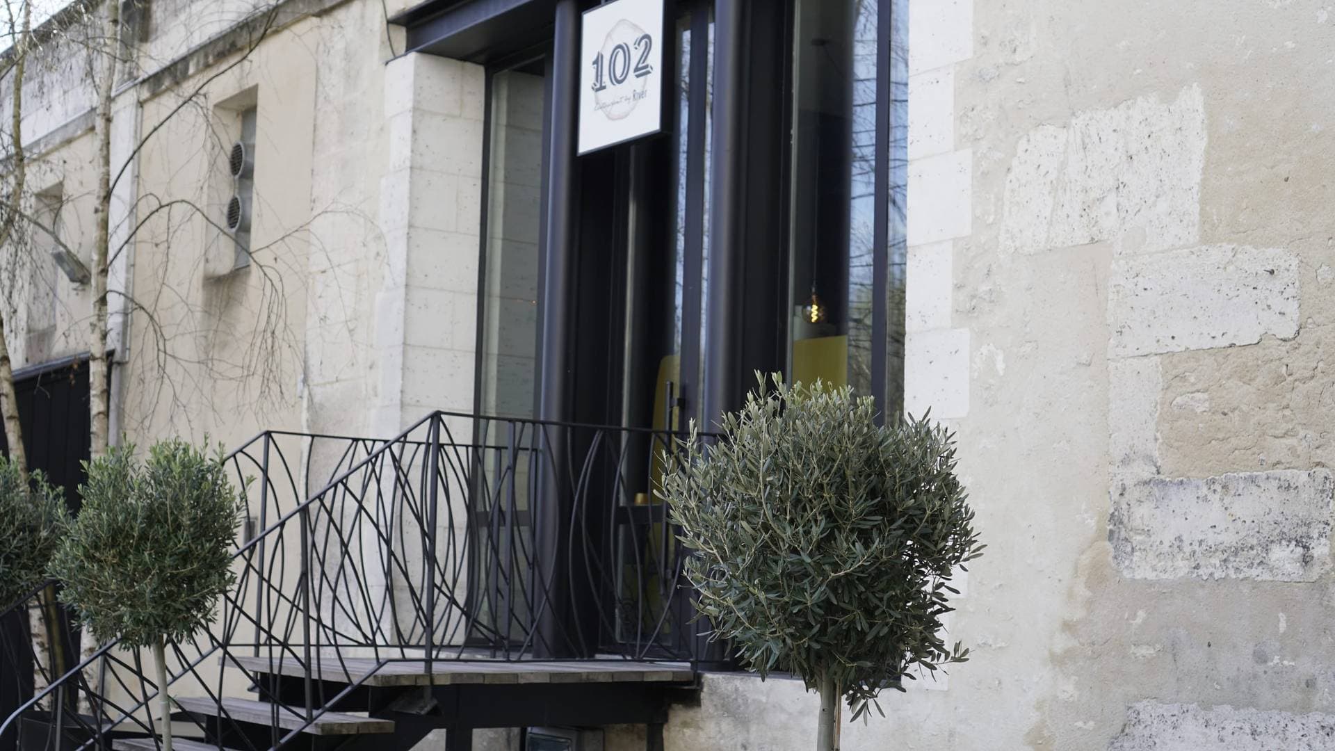 Le 102 1