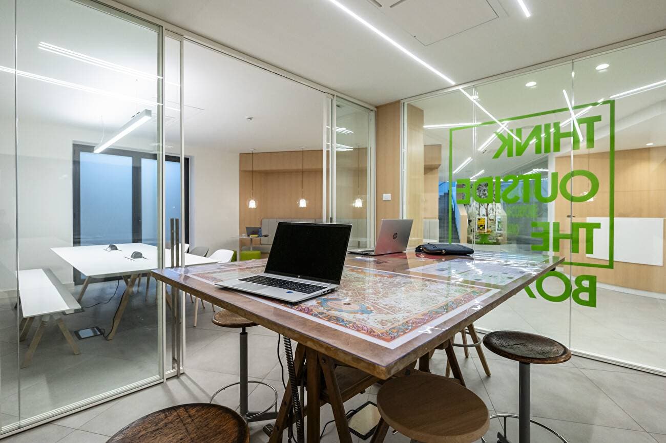 Airport Hotel Meeting Center 16