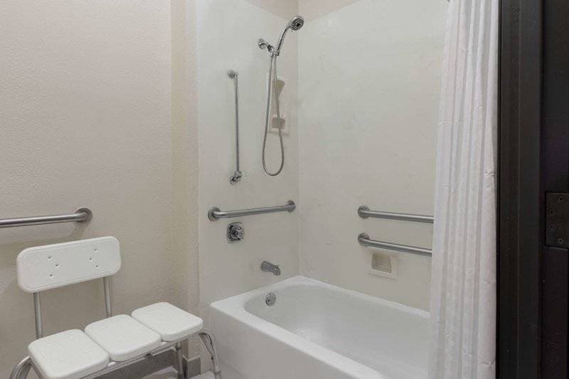 Holiday Inn Express & Suites Sulphur Springs 6
