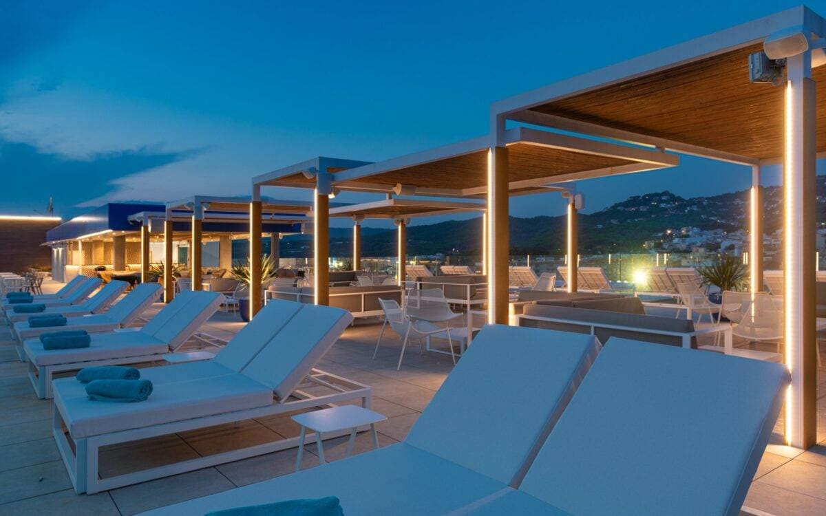 L'Azure Hotel 18