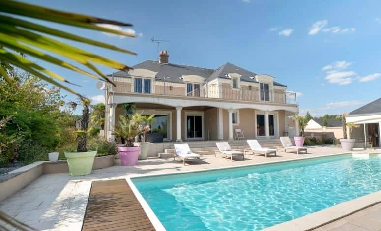 Maison d'affaires de Claire 2