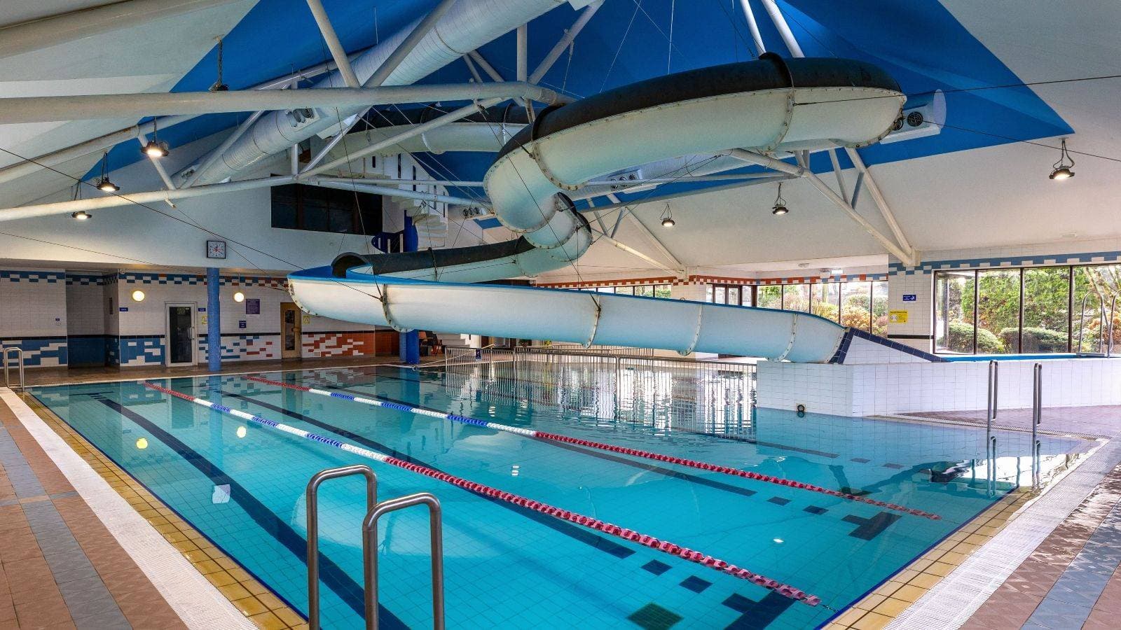 Lakeside Hotel & Leisure Centre 5