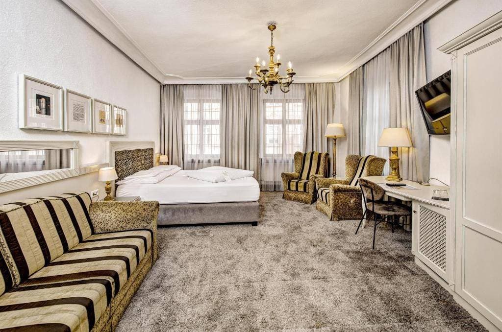 Goldener Adler Hotel & Restaurant 11