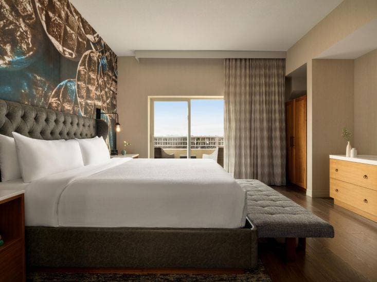 Hotel Indigo Naperville Riverwalk 8