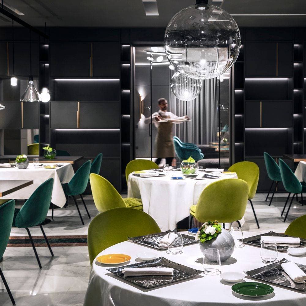 Henri Restaurant 4