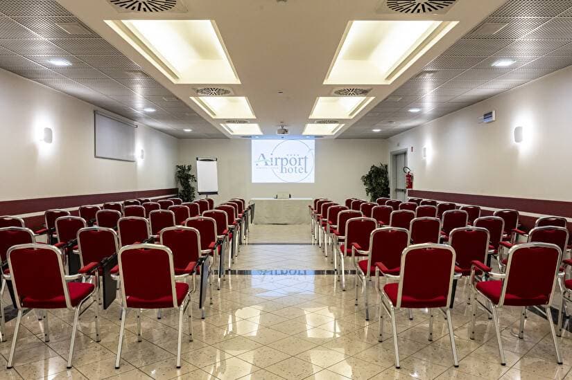 Airport Hotel Meeting Center 19