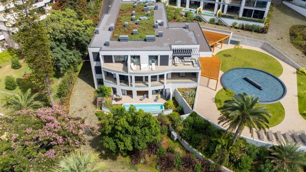 Acqua Sensation Suites by LovelyStay 65