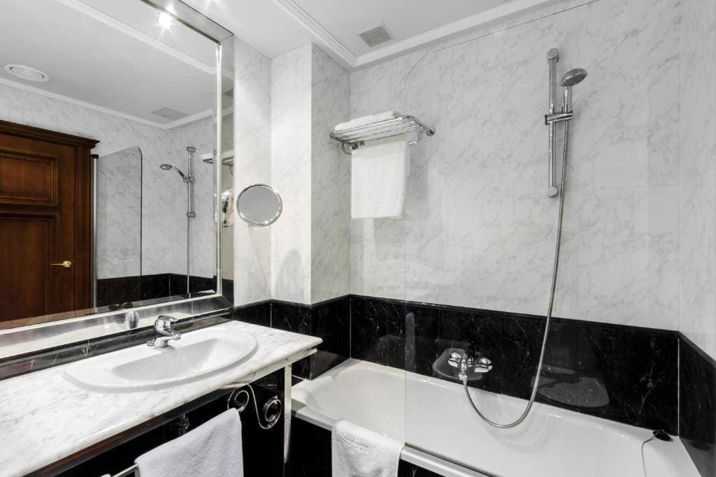 Hotel Azofra 18