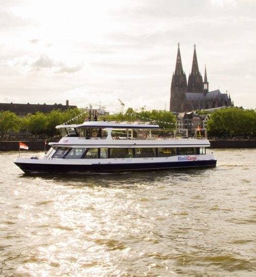 Köln Tourist Schiffe 1