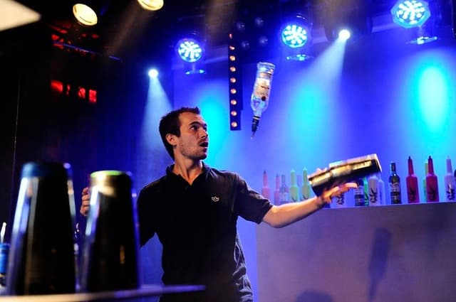Barman Jongleur