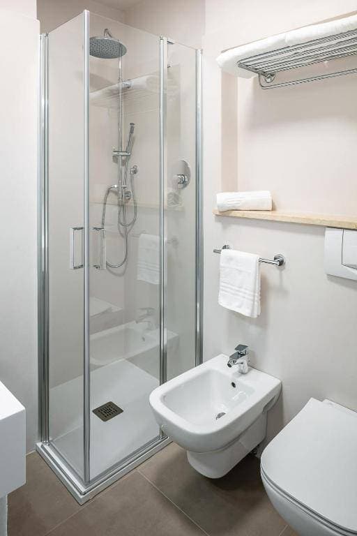 Hotel Carlo Felice 21