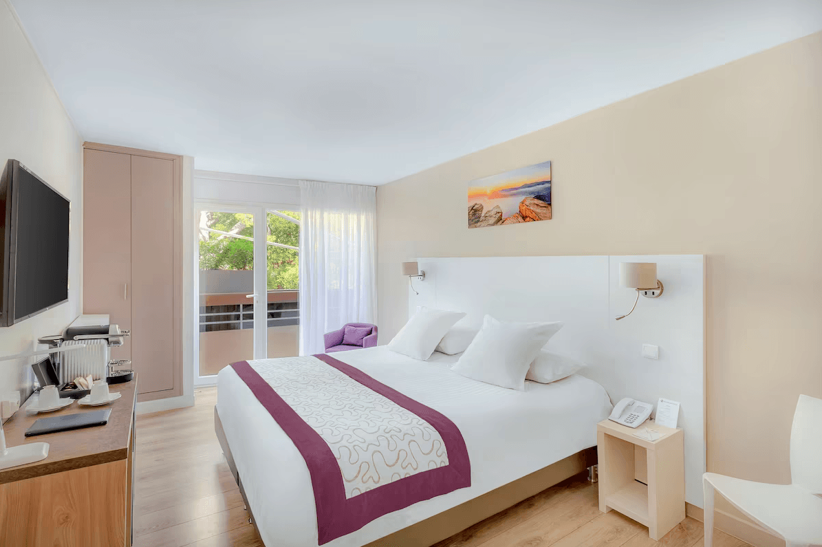 Best Western Plus La Rade 10