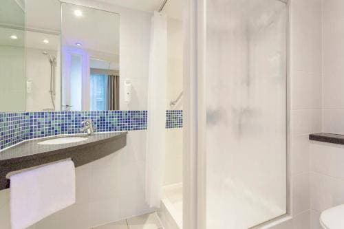 Holiday Inn Express Edinburgh City Centre by IHG 10
