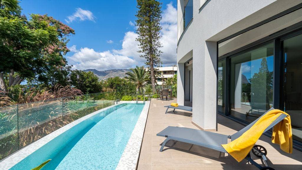 Acqua Sensation Suites by LovelyStay 4