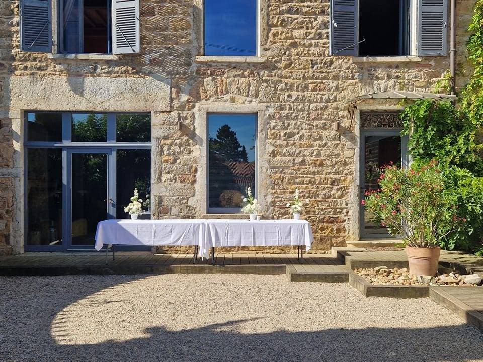 Maison de charme avec piscine dans les Mont d Or 5