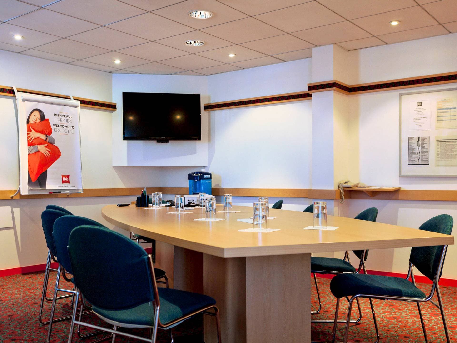 Ibis Lyon Est Bron  10