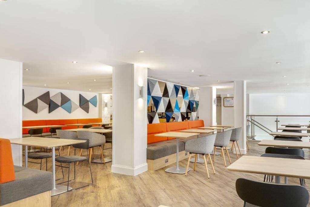 Holiday Inn Express Edinburgh City Centre by IHG 6