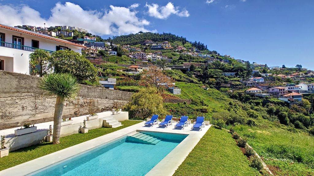 Avocado Villa 5