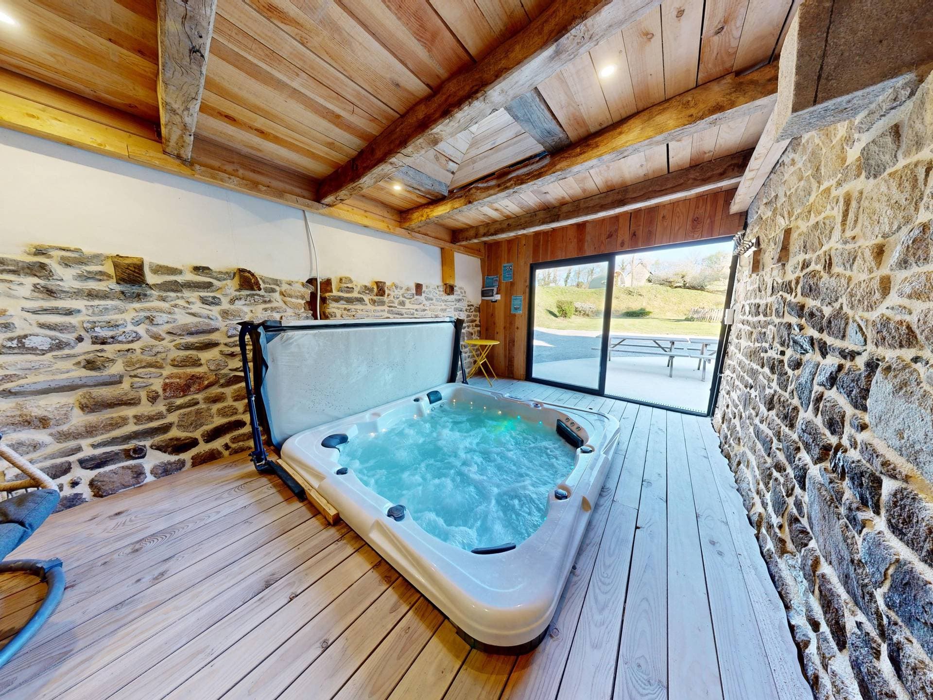 La Clef Decamp - Auberge St Vincent et Diligence 35pers 2 Gîtes : jacuzzi jeux 7