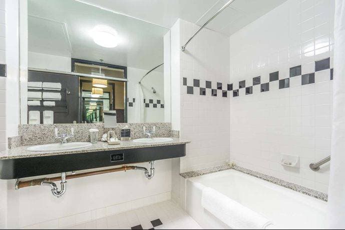 Proximity Hotel 22