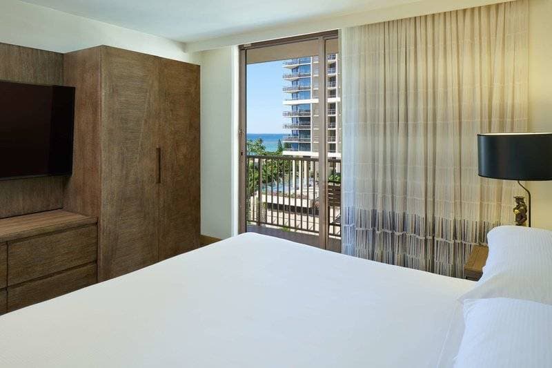 Embassy Suites Waikiki Beach Walk 10