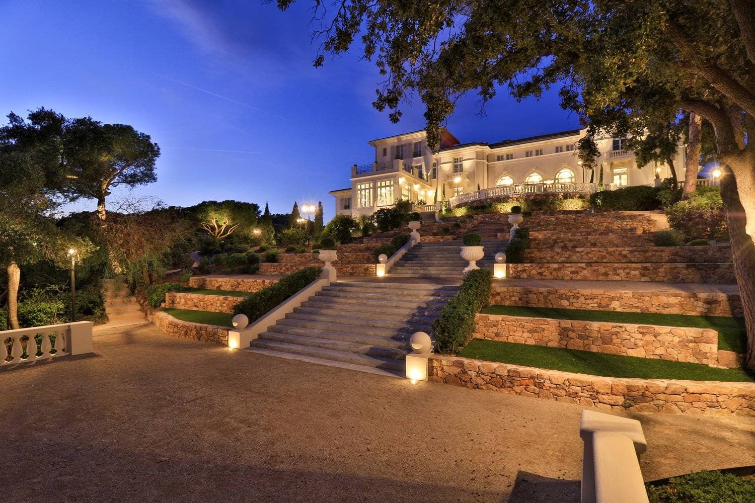 Castel Bay 7