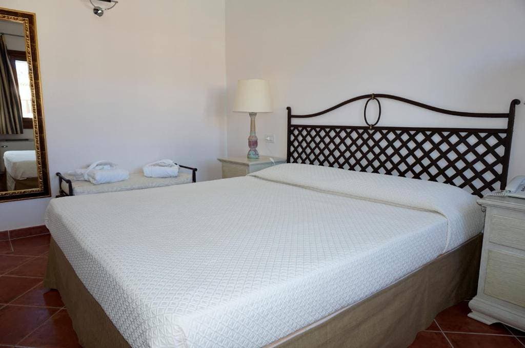 Hotel Monti di Mola 17