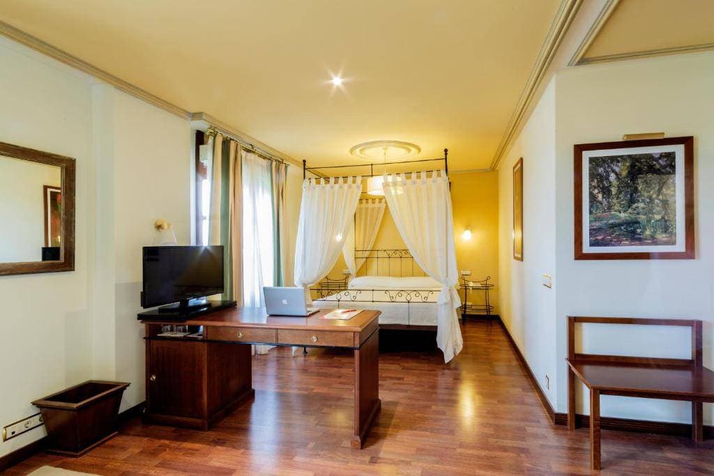 Hotel Azofra 11