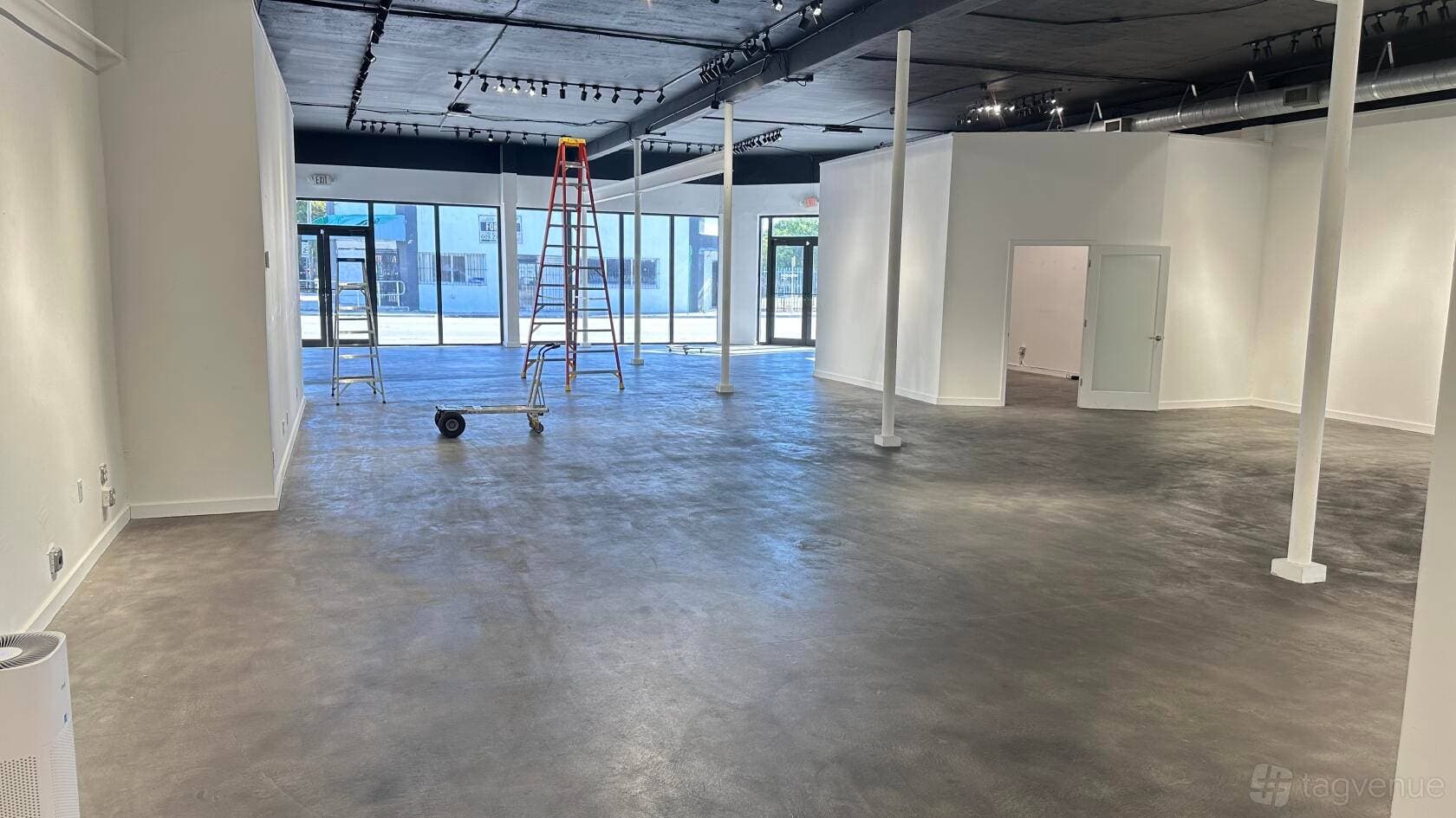 Emporium B Gallery 44